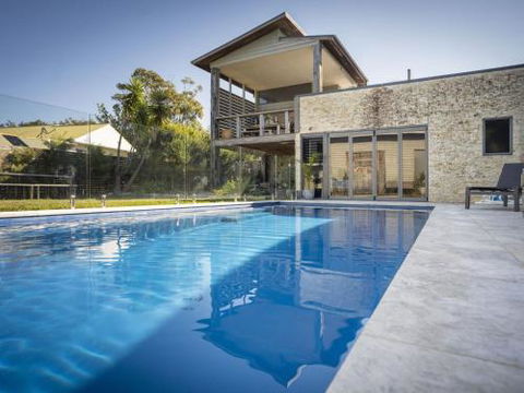 ARALUEN HOUSE Werri Beach 4pm Check Out Sundays - Tourism Cairns 0