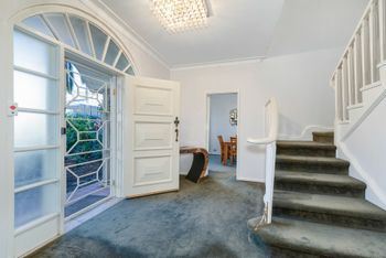 Spacious 4 Bedroom House The Hill - Tourism Cairns 2