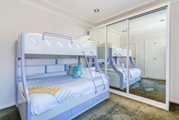 Spacious 4 Bedroom House The Hill - Tourism Cairns 3