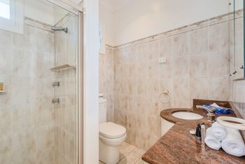 Spacious 4 Bedroom House The Hill - Tourism Cairns 1