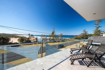 DOLPHIN VIEWS - Tourism Cairns 0