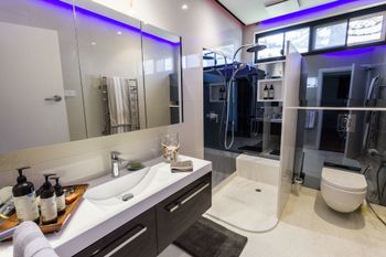 Serene Marinafront 3BR Retreat - Tourism Cairns 5