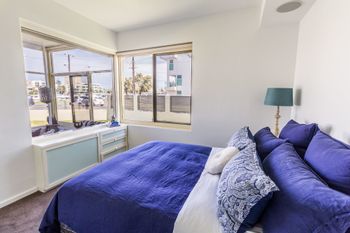 Serene Marinafront 3BR Retreat - Tourism Cairns 1