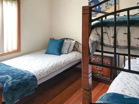 Home Near Shops & Beach - Tourism Cairns 0