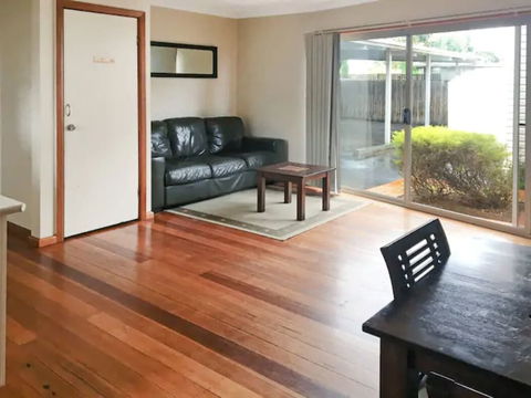 Home Near Shops & Beach - Tourism Cairns 4