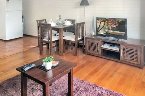 Home Near Shops & Beach - Tourism Cairns 6