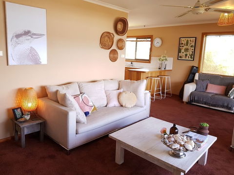 Beautiful Cottage, Ocean Views, Amazing Gardens, 12 Minute Walk To Beach - Tourism Cairns 1
