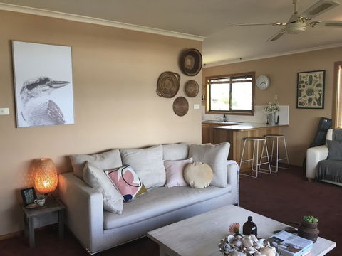 Beautiful Cottage, Ocean Views, Amazing Gardens, 12 Minute Walk To Beach - Tourism Cairns 2