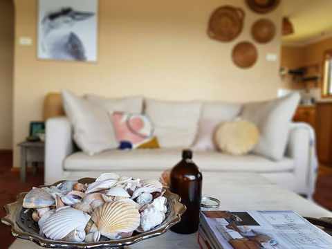 Beautiful Cottage, Ocean Views, Amazing Gardens, 12 Minute Walk To Beach - Tourism Cairns 5