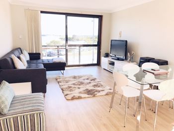 Wallis View Lakeside Family Retreat - Tourism Cairns 1