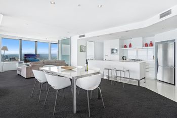 Sensational Q1 Surfers Paradise Resort Living - Tourism Cairns 3