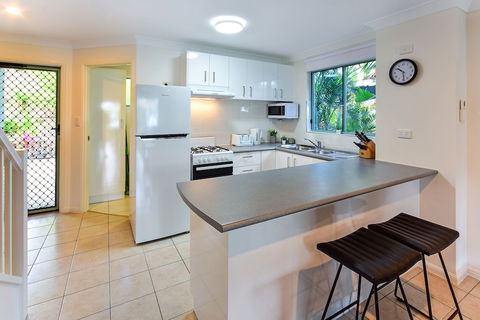 Sunset Waters Apartments - Tourism Cairns 3
