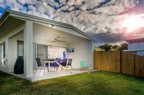 Blue Lagoon Villa B - Tourism Cairns 1