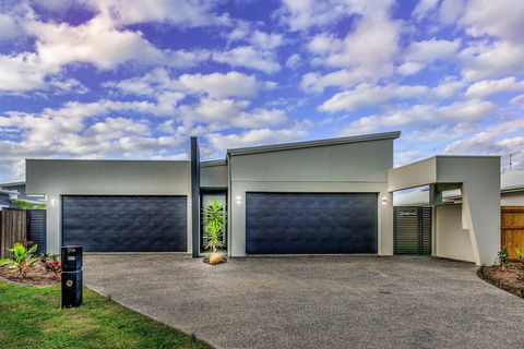 Blue Lagoon Villa B - Tourism Cairns 0