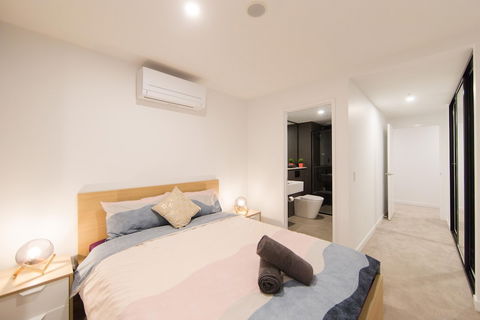 MidNight Apartment - Tourism Cairns 4