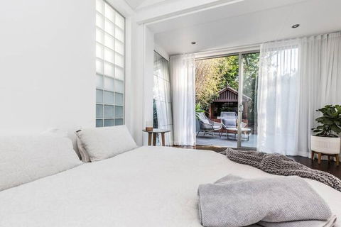 Coogee Luxury Home With Salt Water Pool & Parking - Tourism Cairns 7