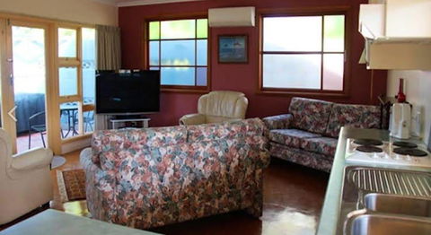 Anchlia Waterfront Cottage - Tourism Cairns 1