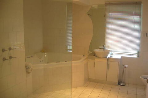 Under The Vines - Tourism Cairns 3