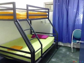 Waterfront Backpackers - Hostel - Tourism Cairns 3