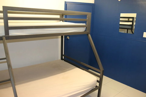 Waterfront Backpackers - Hostel - Tourism Cairns 6