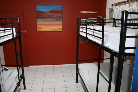 Waterfront Backpackers - Hostel - Tourism Cairns 5