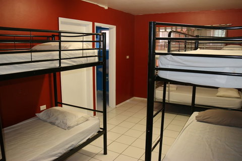 Waterfront Backpackers - Hostel - Tourism Cairns 4