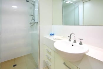 P A Apartments - Tourism Cairns 3