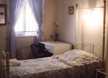 Annies Shandon Inn - Tourism Cairns 4