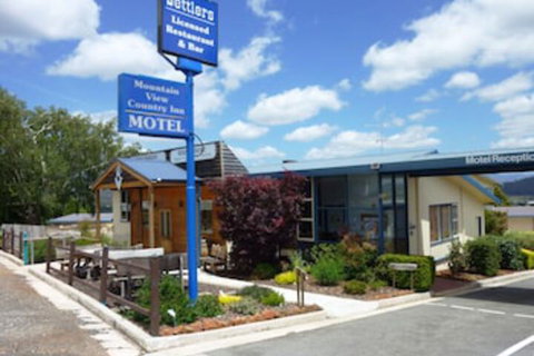 Mountain View Country Inn - Tourism Cairns 0