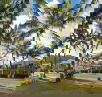 Sails On Horseshoe - Tourism Cairns