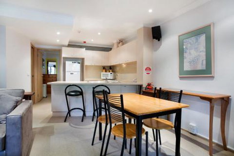 Lhotsky Apartments - Tourism Cairns 1
