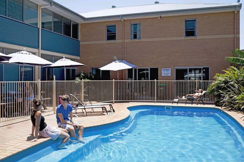 Coffs Harbour YHA Hostel / Backpackers - Tourism Cairns 1