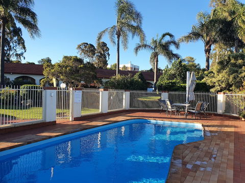 McNevin's Warwick Motel - Tourism Cairns 4