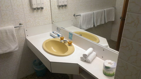 Lindy Lodge Motel - Tourism Cairns 6