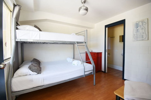 Caloundra Backpackers - Hostel - Tourism Cairns 1