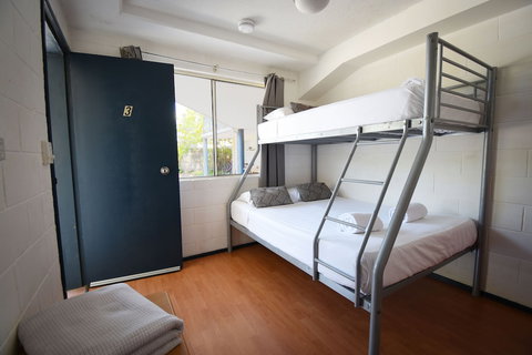 Caloundra Backpackers - Hostel - Tourism Cairns 2