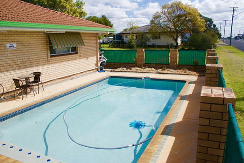 Buckaroo Motor Inn - Tourism Cairns 3