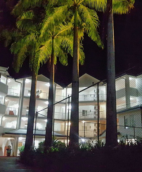 Golden Sands Beachfront Apartment Resort - Tourism Cairns 0