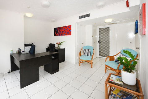 Golden Sands Beachfront Apartment Resort - Tourism Cairns 5