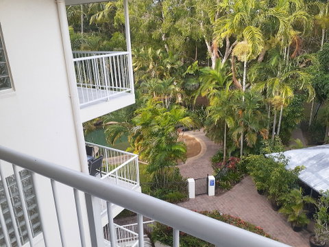 Golden Sands Beachfront Apartment Resort - Tourism Cairns 1