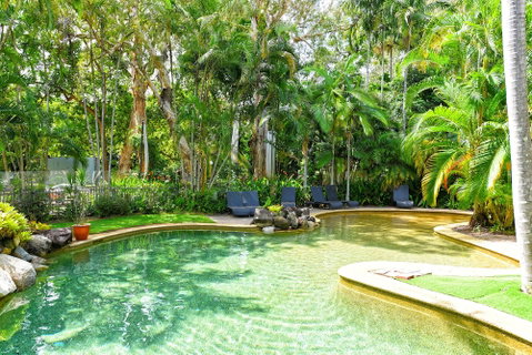 Golden Sands Beachfront Apartment Resort - Tourism Cairns 3