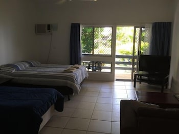 Cardwell Beachfront Motel - Tourism Cairns 4