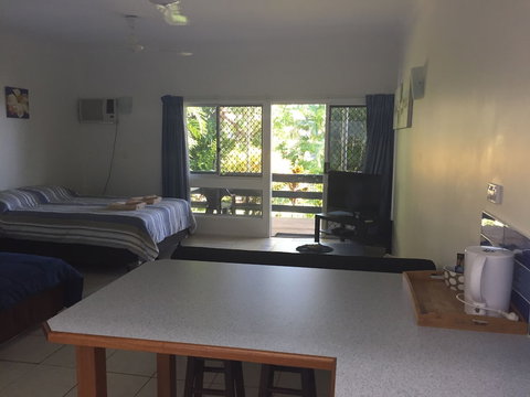 Cardwell Beachfront Motel - Tourism Cairns 3
