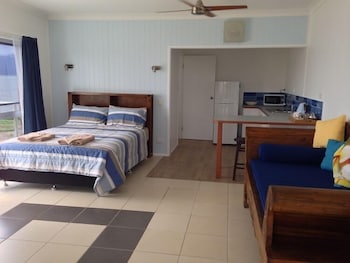 Cardwell Beachfront Motel - Tourism Cairns 2