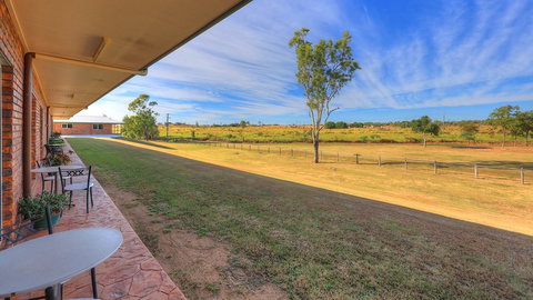 Heritage Lodge Motel - Tourism Cairns 1