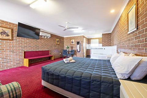 Matilda Motor Inn - Tourism Cairns 7