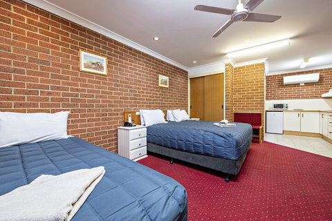Matilda Motor Inn - Tourism Cairns 6