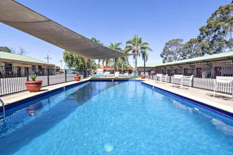 Matilda Motor Inn - Tourism Cairns 2