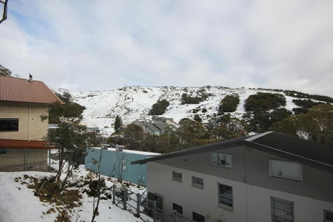 Falls Creek Hotel - Tourism Cairns 0