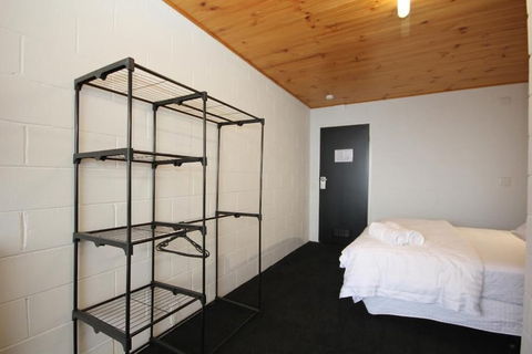 Falls Creek Hotel - Tourism Cairns 4